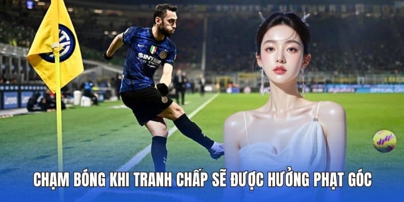 Chạm bóng khi tranh chấp sẽ được hưởng phạt góc